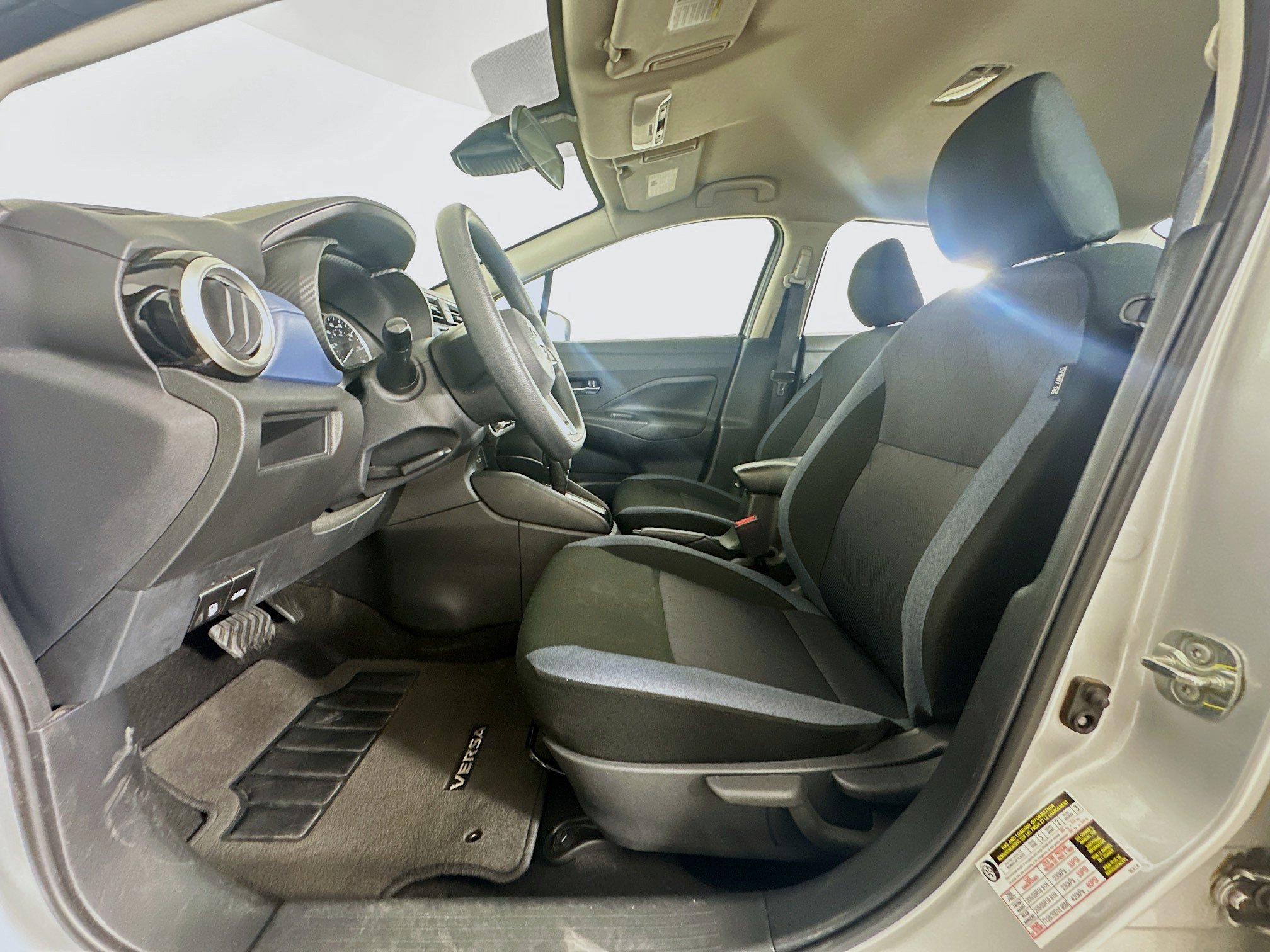 Used 2025 Nissan Versa SV FWD image 13