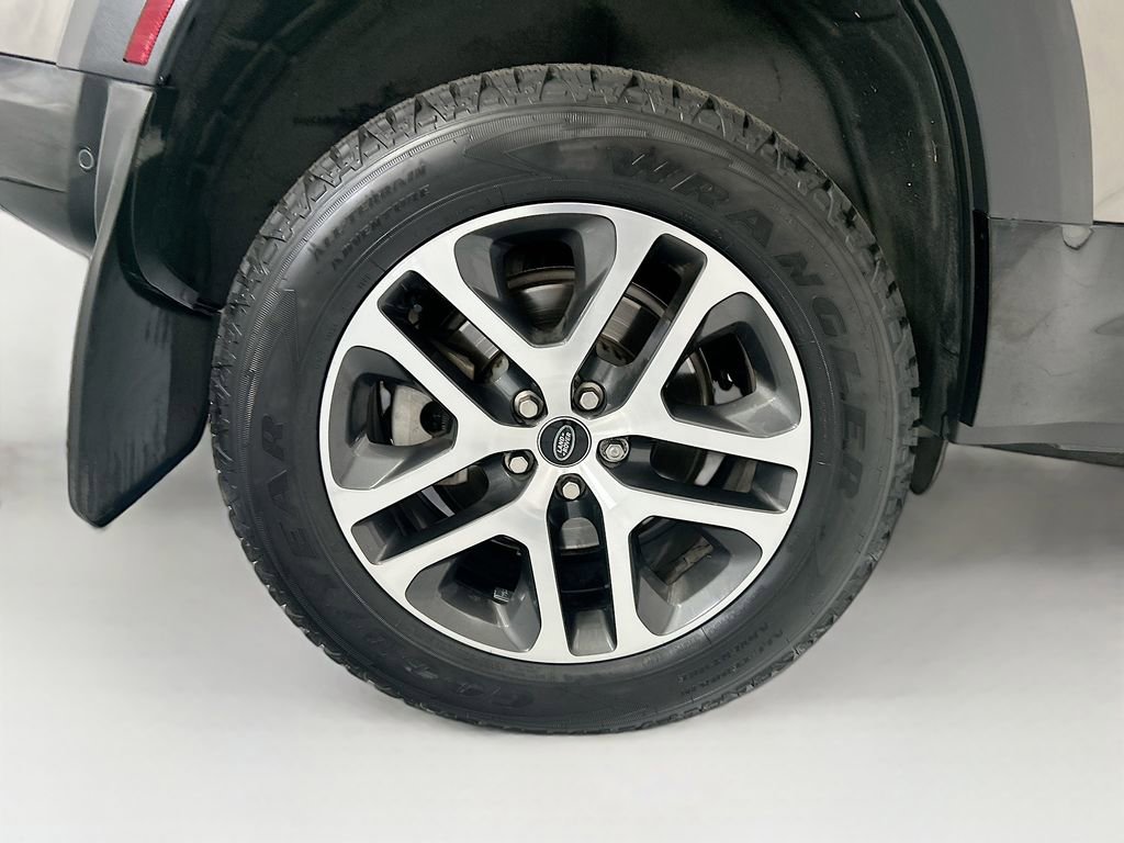 Certified 2022 Land Rover Defender 110 X-Dynamic HSE AWD/4WD image 32