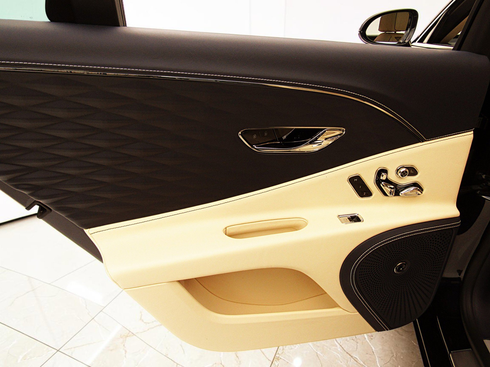 Certified 2022 Bentley Flying Spur V8 AWD/4WD image 44