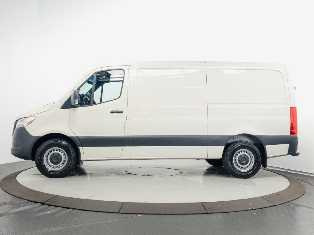 Used 2025 Mercedes-Benz Sprinter 2500 image 4