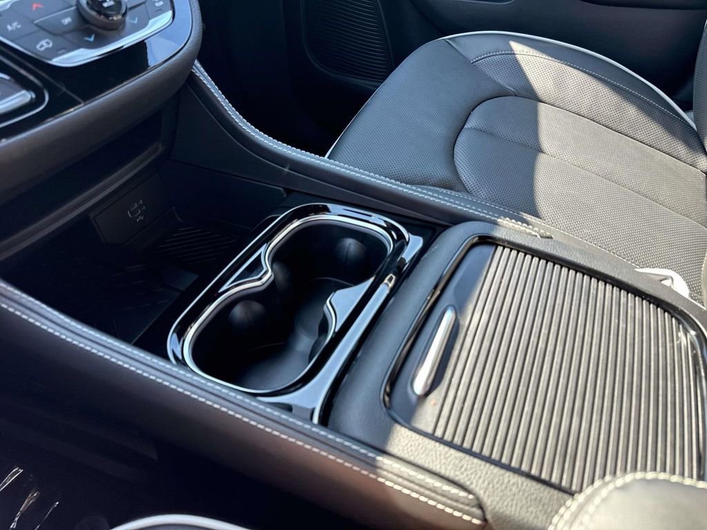 New 2026 Chrysler Pacifica Limited w/ S Appearance Package image 25