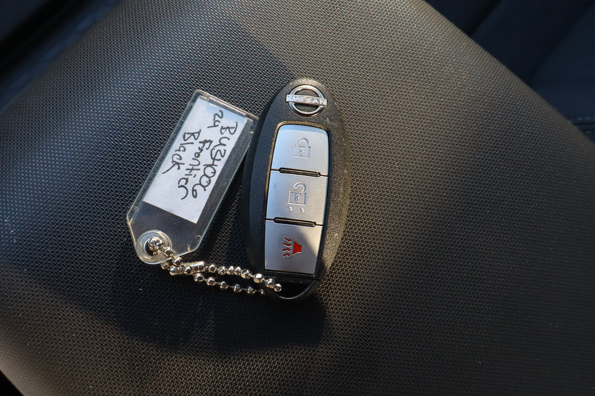 Used 2024 Nissan Frontier SV image 32