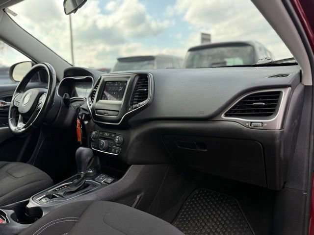 Used 2020 Jeep Cherokee Latitude w/ Cold Weather Group AWD/4WD image 15