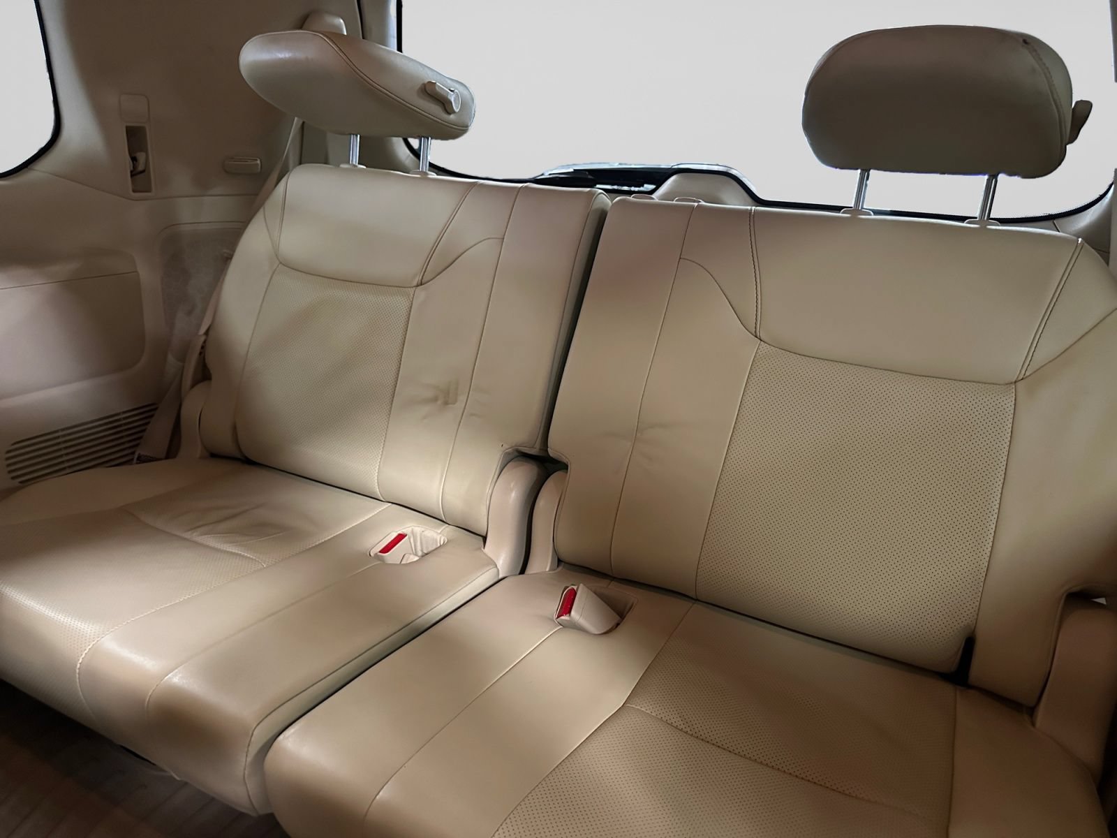 Used 2013 Lexus LX 570 4WD w/ Luxury Pkg image 22