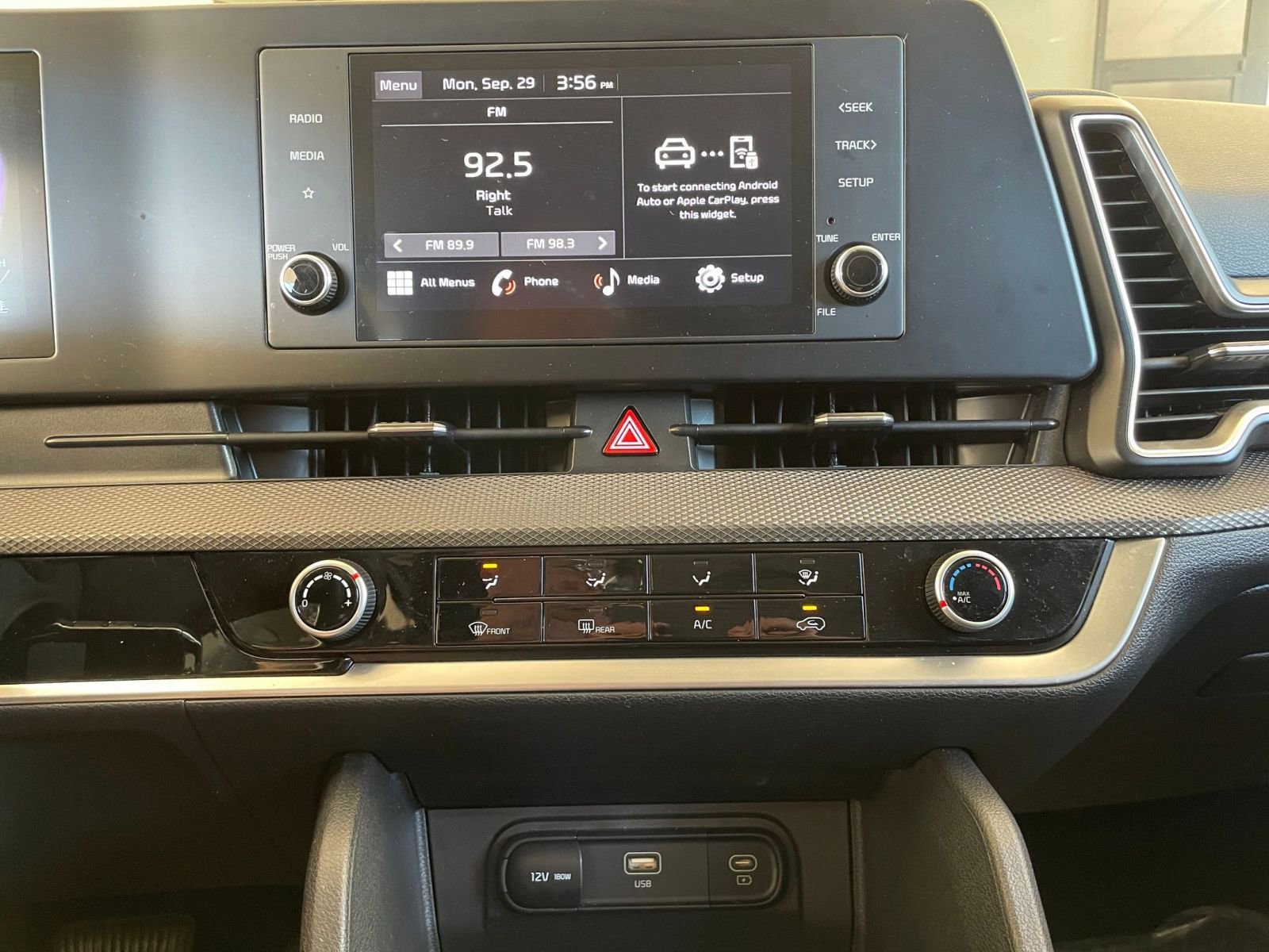 Used 2025 Kia Sportage LX image 18