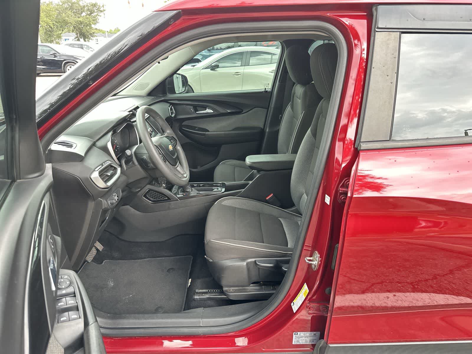 Used 2021 Chevrolet TrailBlazer LS FWD image 2