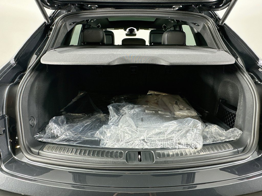 Certified 2026 Porsche Macan AWD/4WD image 28
