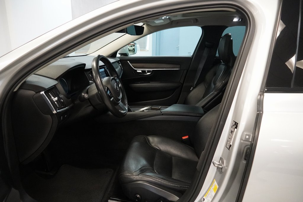 Used 2018 Volvo V90 T5 Cross Country w/ Convenience Package image 4