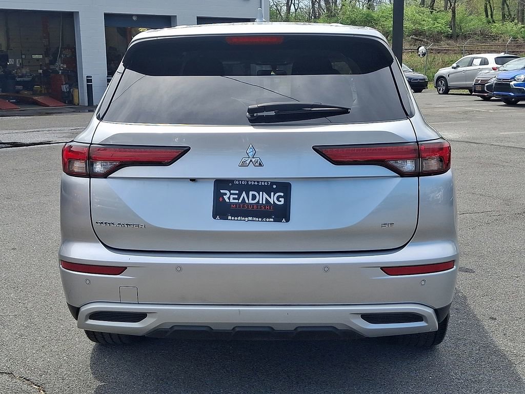 Used 2024 Mitsubishi Outlander SE Black Edition image 6