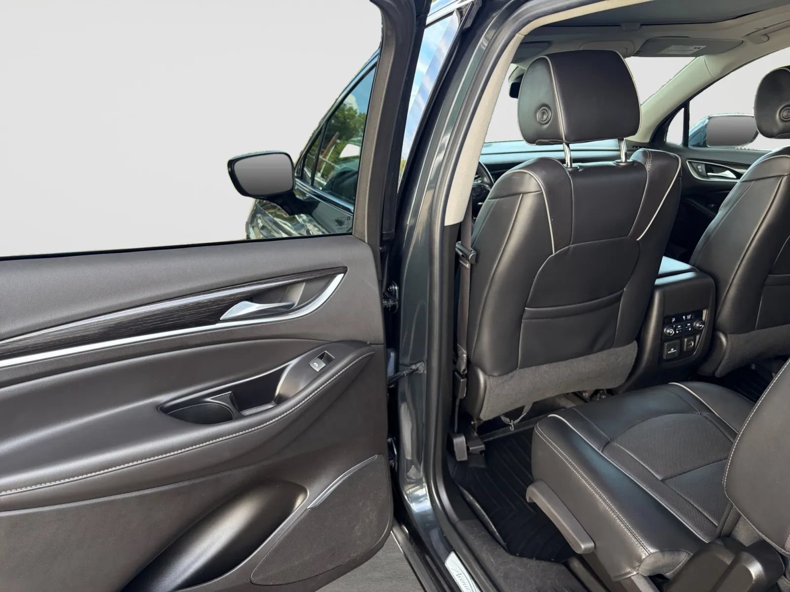 Used 2019 Buick Enclave Avenir w/ Avenir Technology Package AWD/4WD image 14