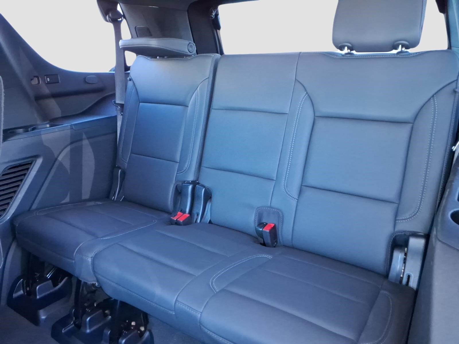 Used 2023 Chevrolet Tahoe Z71 w/ Luxury Package AWD/4WD image 13