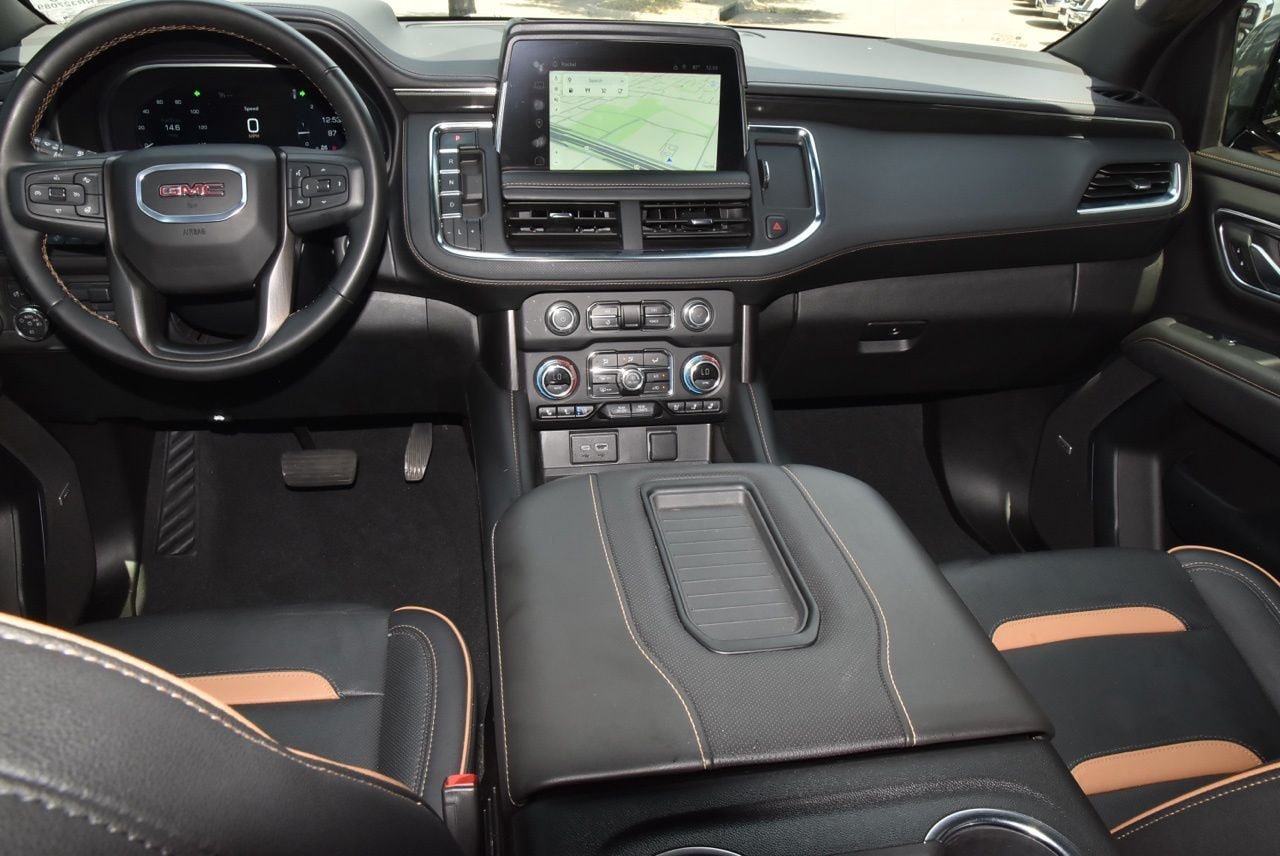 Used 2024 GMC Yukon AT4 w/ Technology Package AWD/4WD image 17