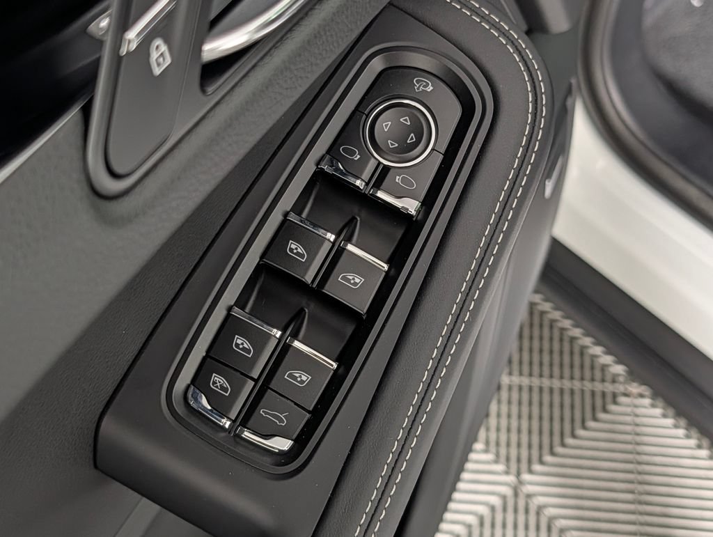 New 2026 Porsche Macan Turbo AWD/4WD image 27