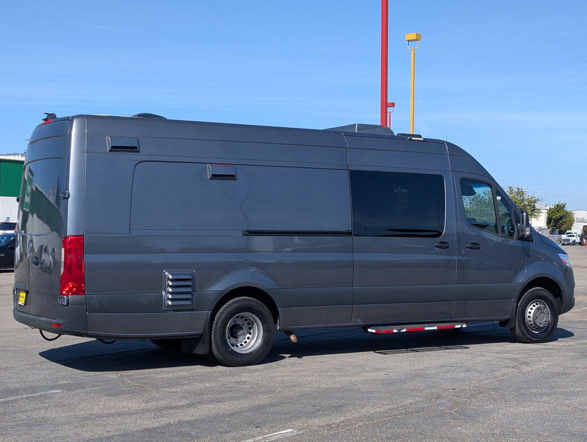 Used 2021 Mercedes-Benz Sprinter 4500 w/ Parking Package image 53