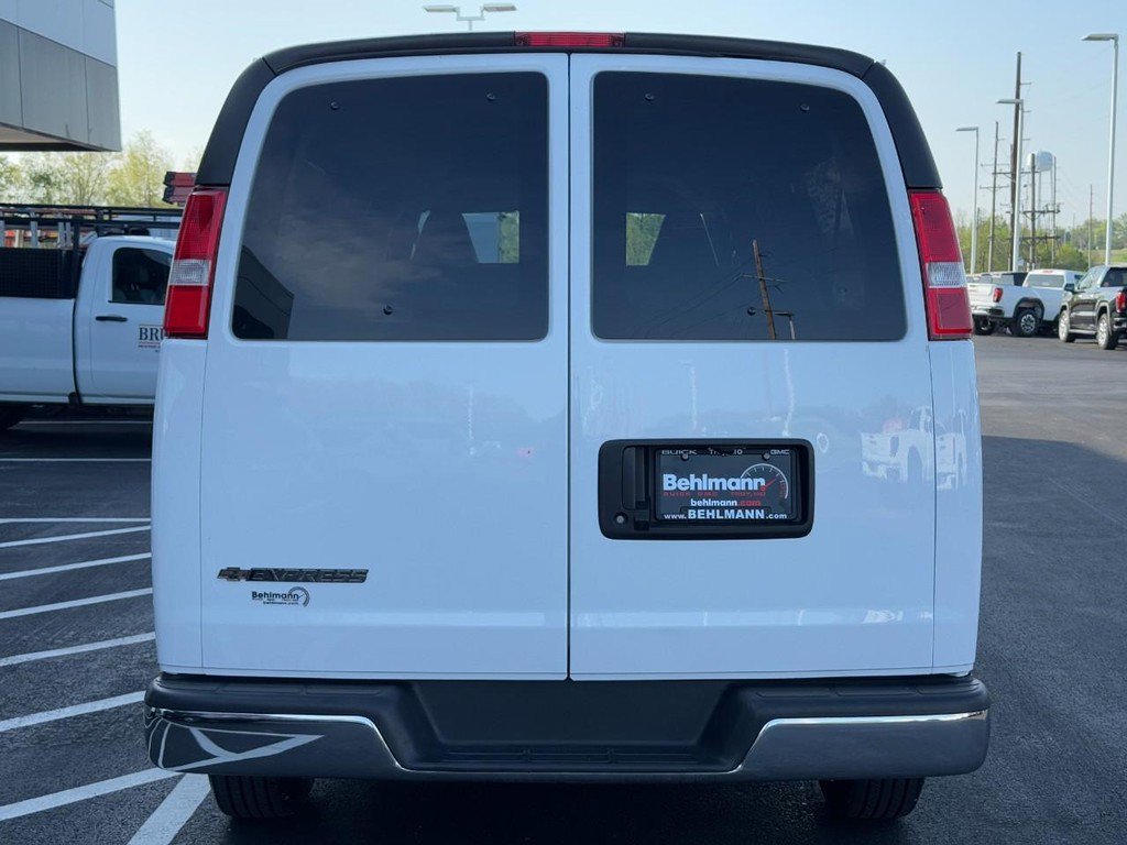 Used 2025 Chevrolet Express 3500 LT w/ LT Preferred Equipment Group RWD image 5