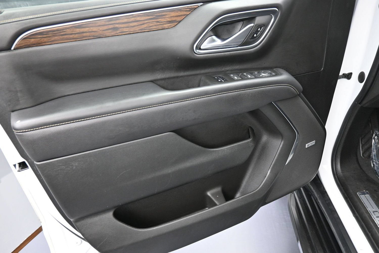 Used 2022 Chevrolet Suburban Premier RWD image 13