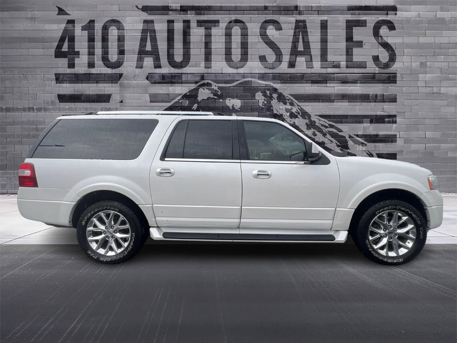 Used 2016 Ford Expedition EL Limited image 2