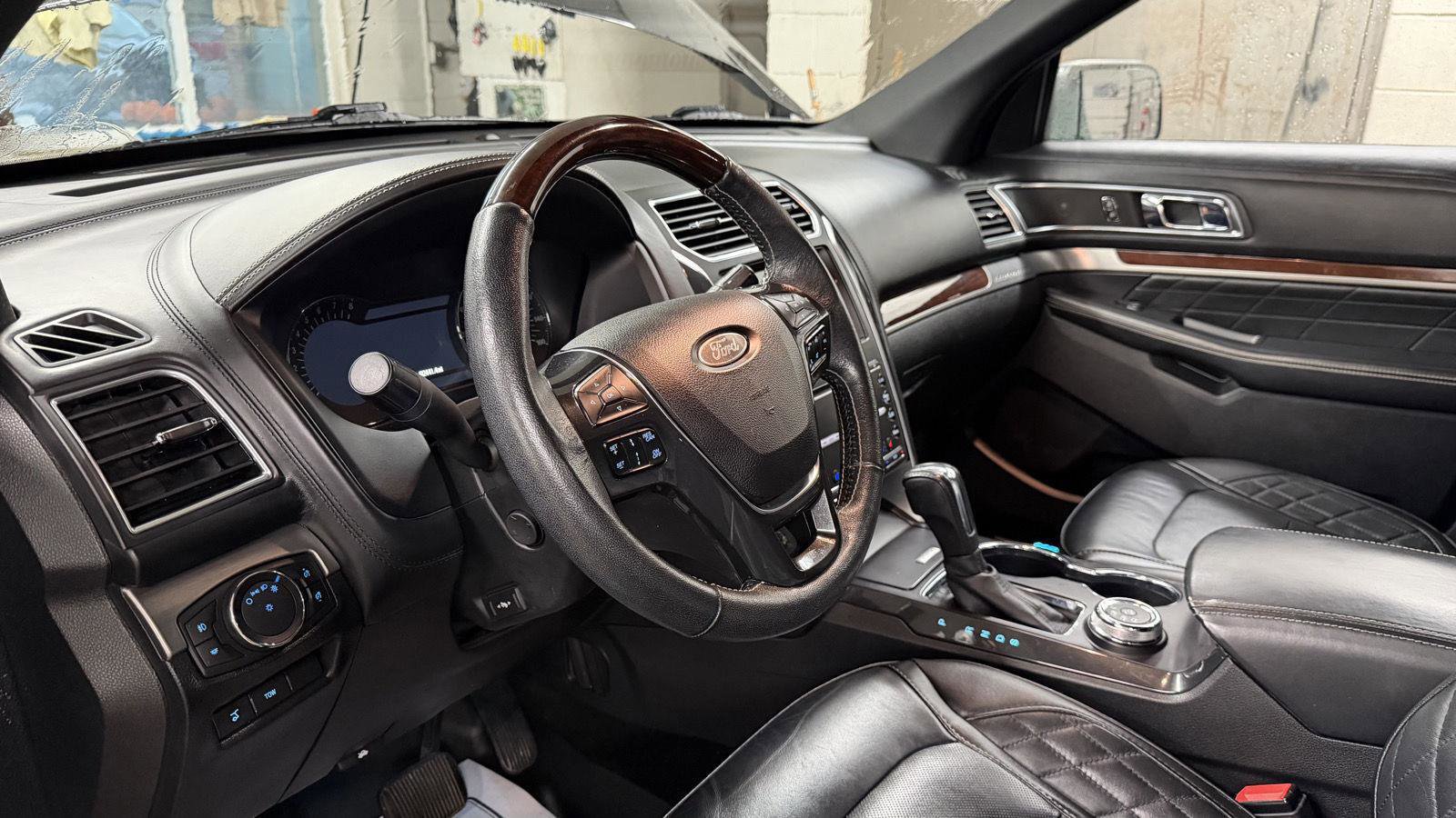 Used 2018 Ford Explorer Platinum image 11