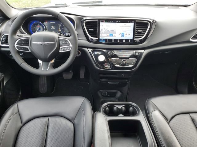 Used 2026 Chrysler Pacifica Select FWD image 23