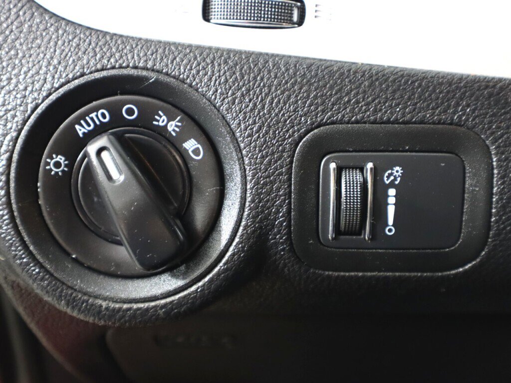 Used 2019 Dodge Journey SE image 9