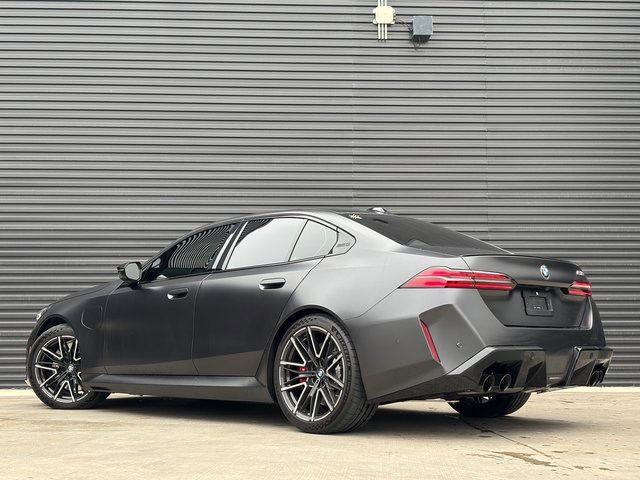 Used 2025 BMW M5 w/ Executive Package image 3