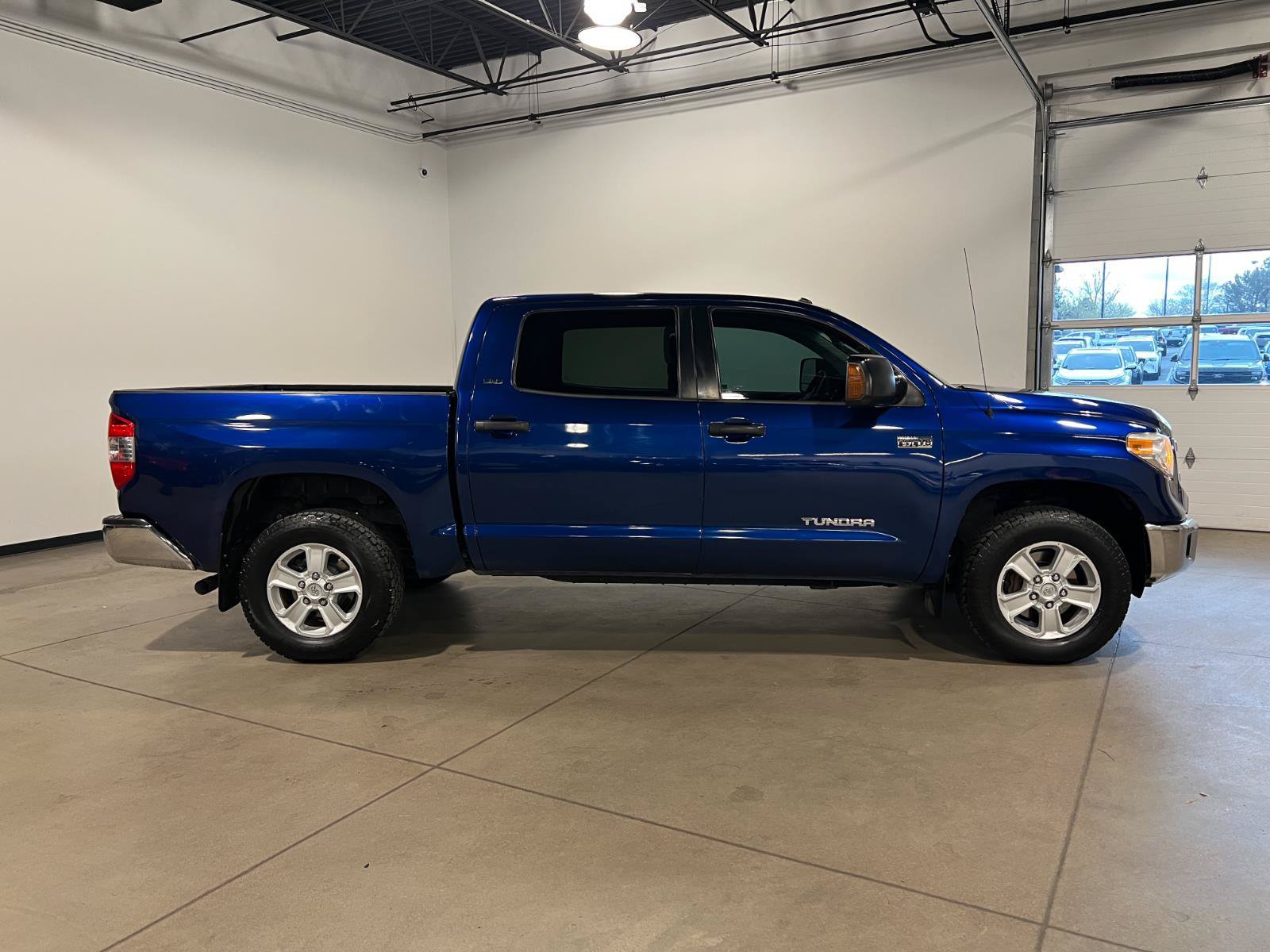 Used 2015 Toyota Tundra SR5 w/ SR5 Upgrade Package AWD/4WD image 2