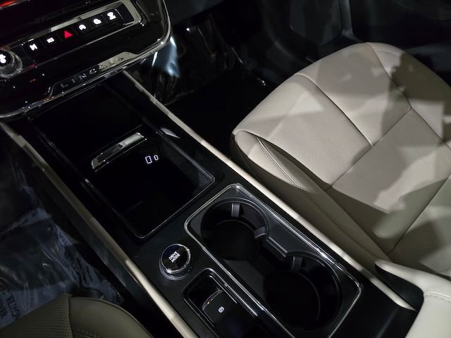 New 2025 Lincoln Corsair Reserve w/ Equipment Group 202A image 31