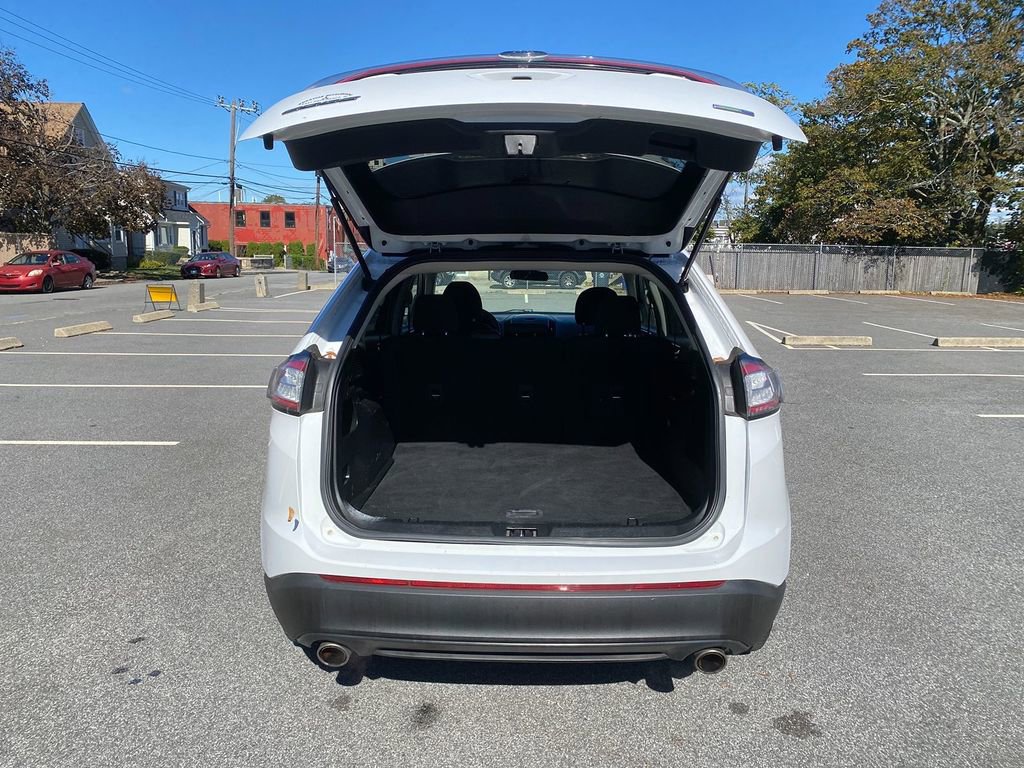 Used 2018 Ford Edge SE image 24