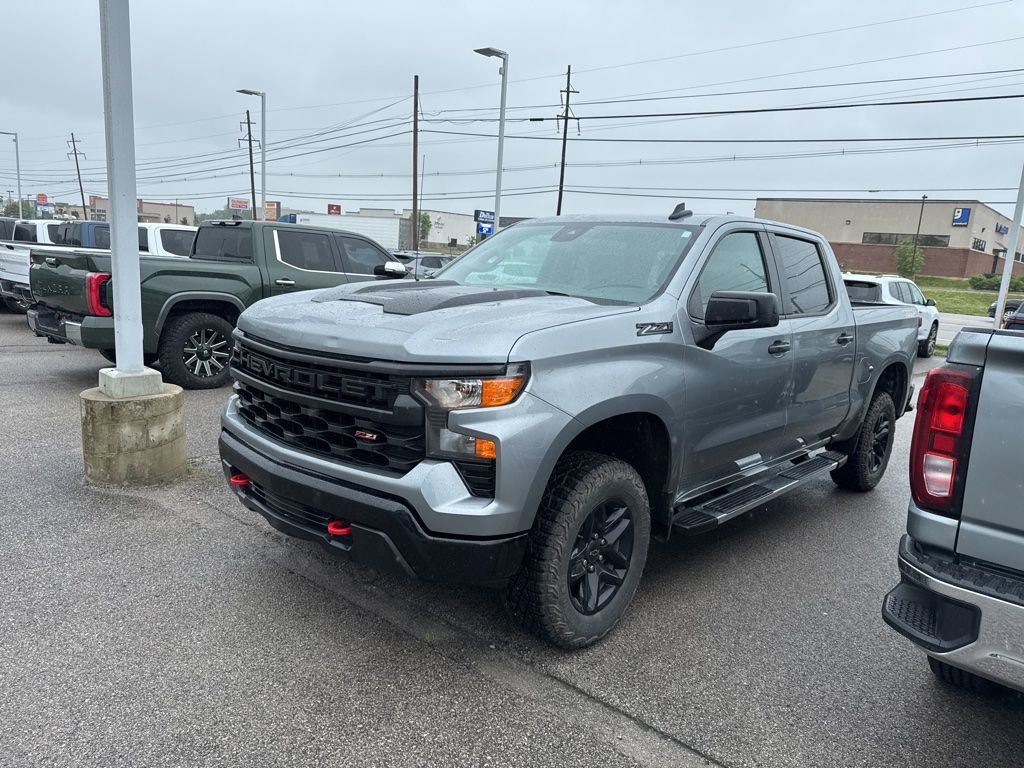 Used 2023 Chevrolet Silverado 1500 Custom Trail Boss w/ LPO, Dark Essentials Package AWD/4WD image 2