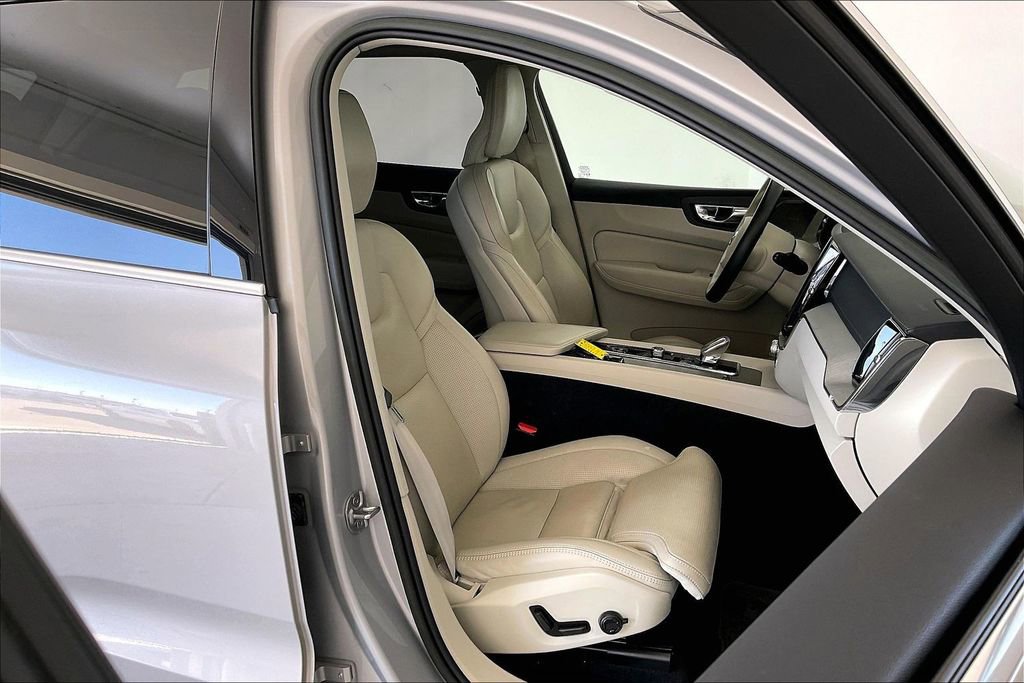 Certified 2023 Volvo XC60 B5 Ultimate w/ Climate Package image 11