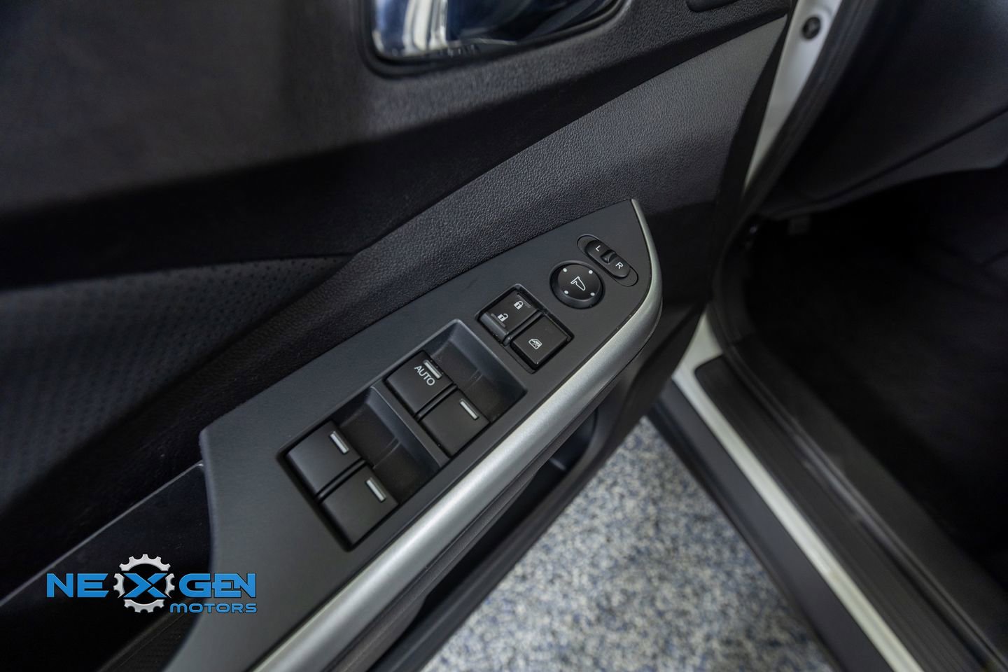 Used 2016 Honda CR-V Touring image 12