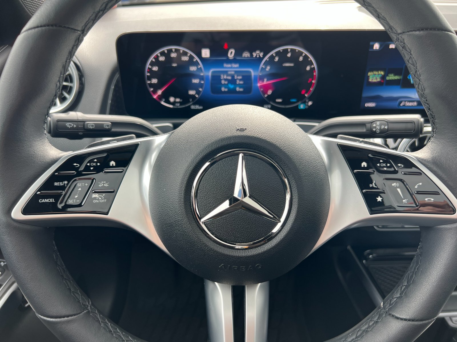 Used 2024 Mercedes-Benz GLB 250 4MATIC image 21