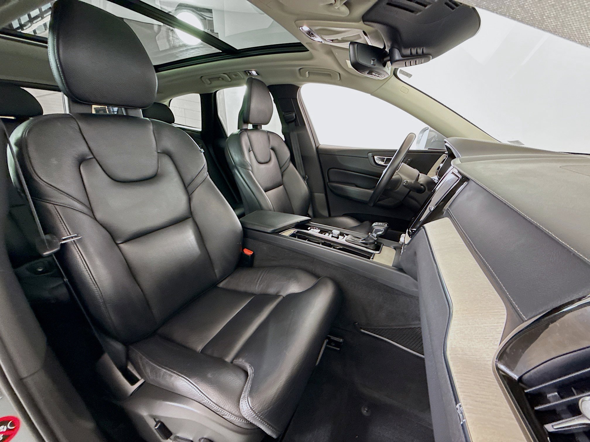 Used 2018 Volvo XC60 T5 Inscription w/ Convenience Package image 26