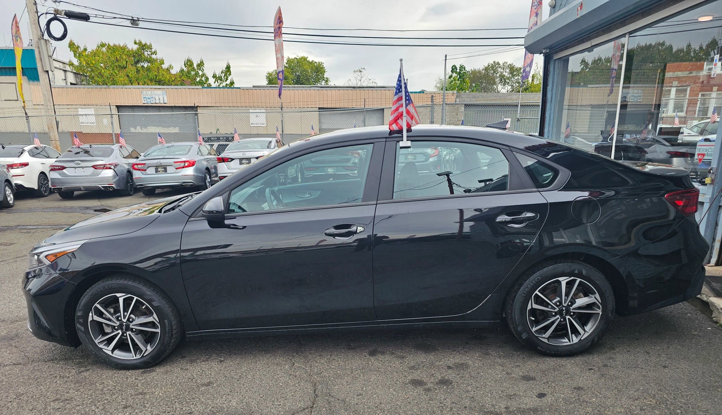 Used 2023 Kia Forte LXS image 2
