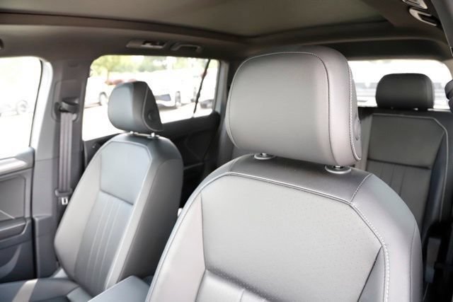 Used 2024 Volkswagen Tiguan SE R-Line w/ MDO Package, Two-Row AWD/4WD image 14