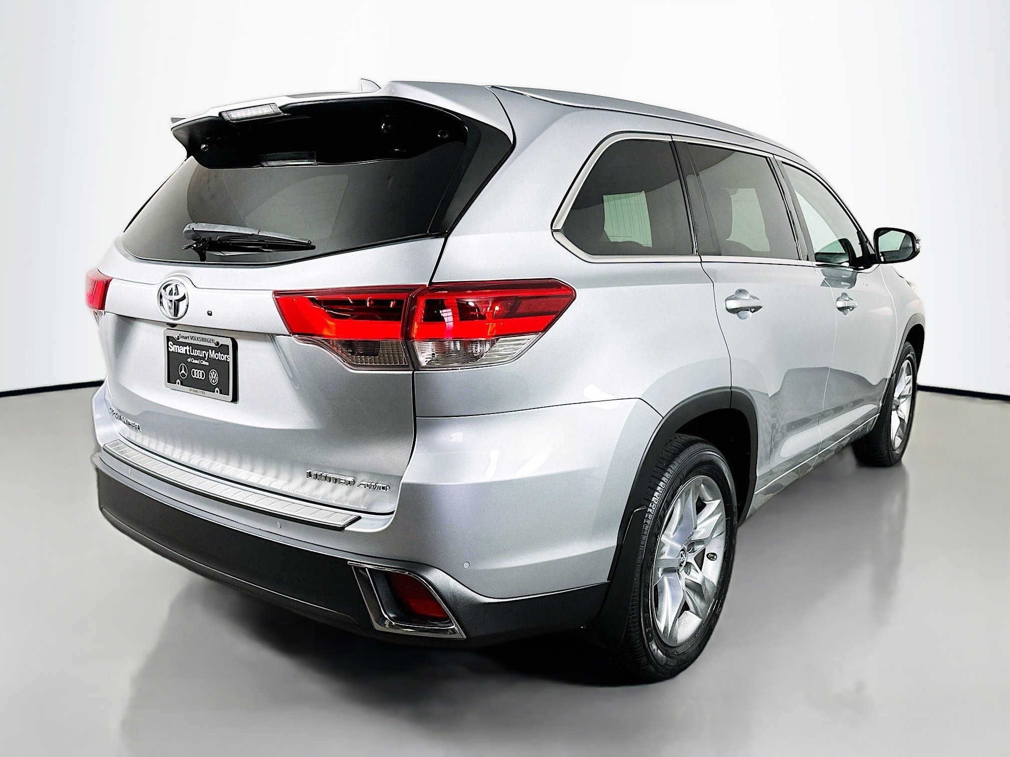 Used 2017 Toyota Highlander Limited image 7