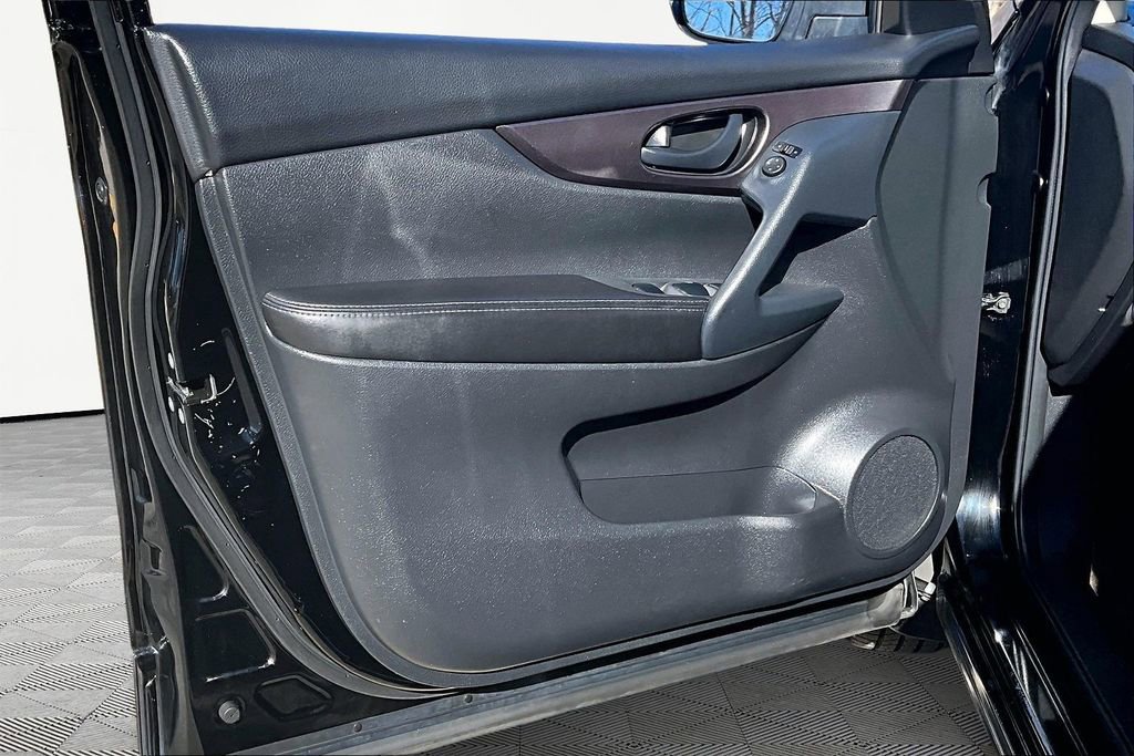 Used 2022 Nissan Rogue Sport S image 23