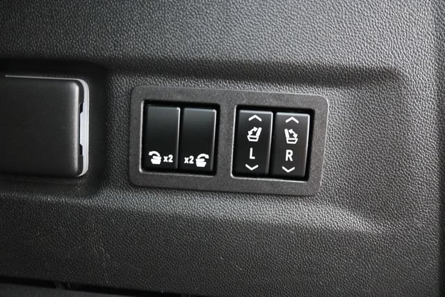 Used 2023 Chevrolet Suburban Z71 w/ Luxury Package AWD/4WD image 37
