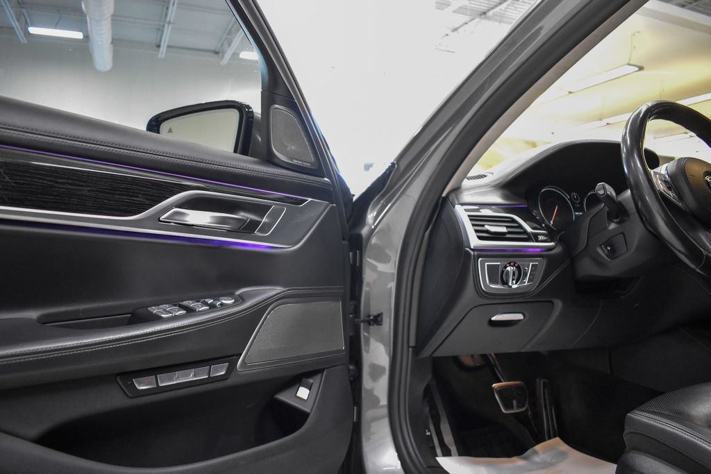 Used 2018 BMW M760i xDrive AWD/4WD image 16