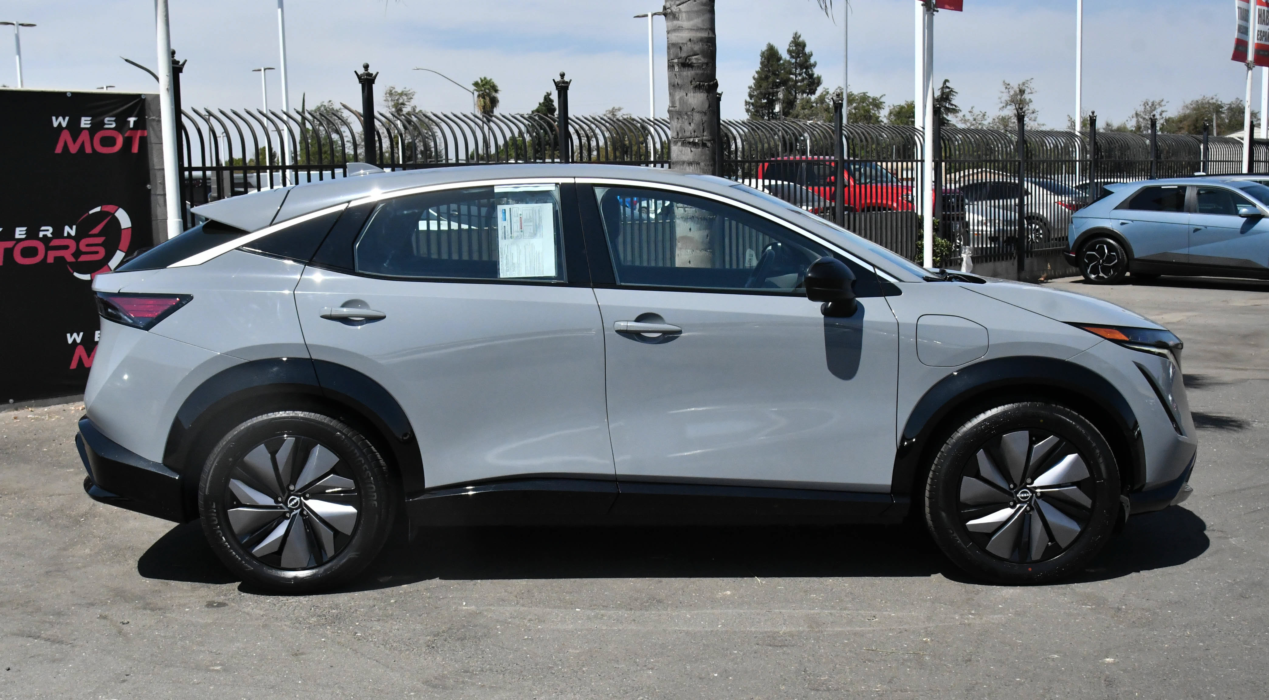 Used 2024 Nissan Ariya FWD image 9