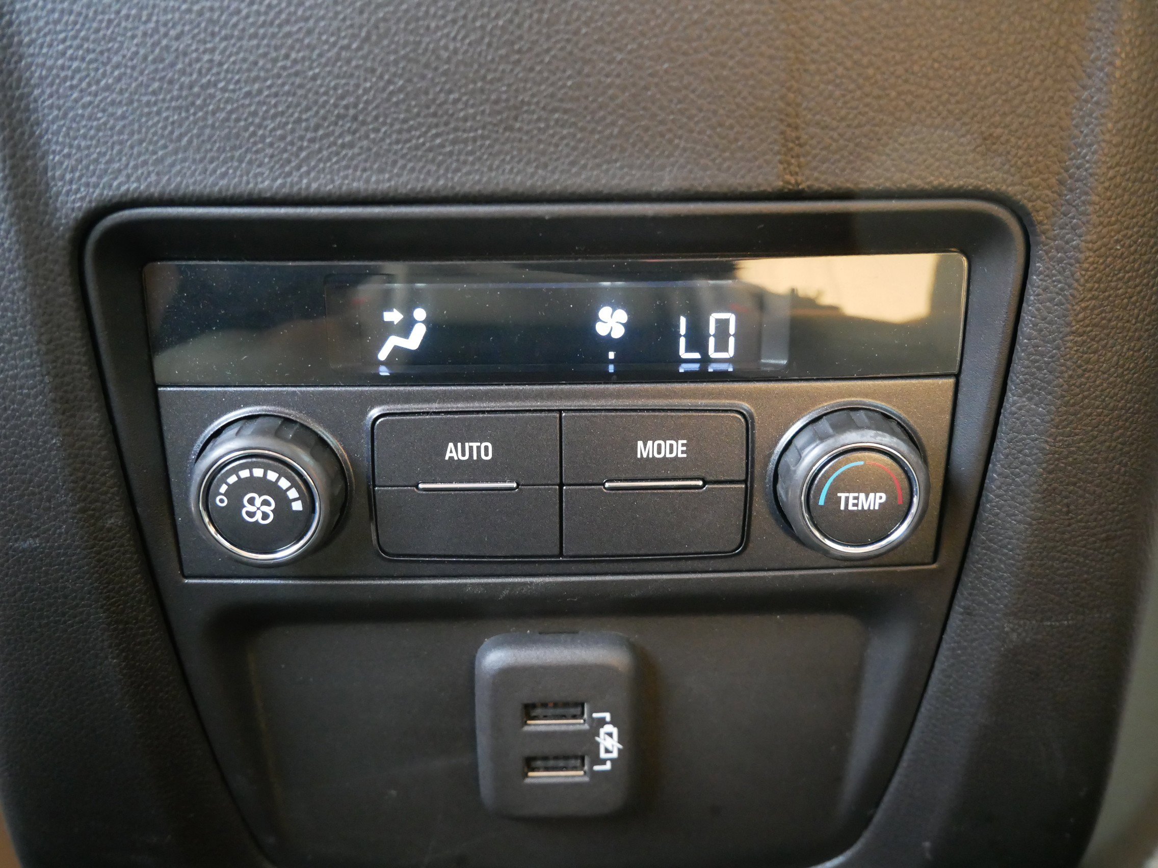 Used 2022 Buick Enclave Essence image 12