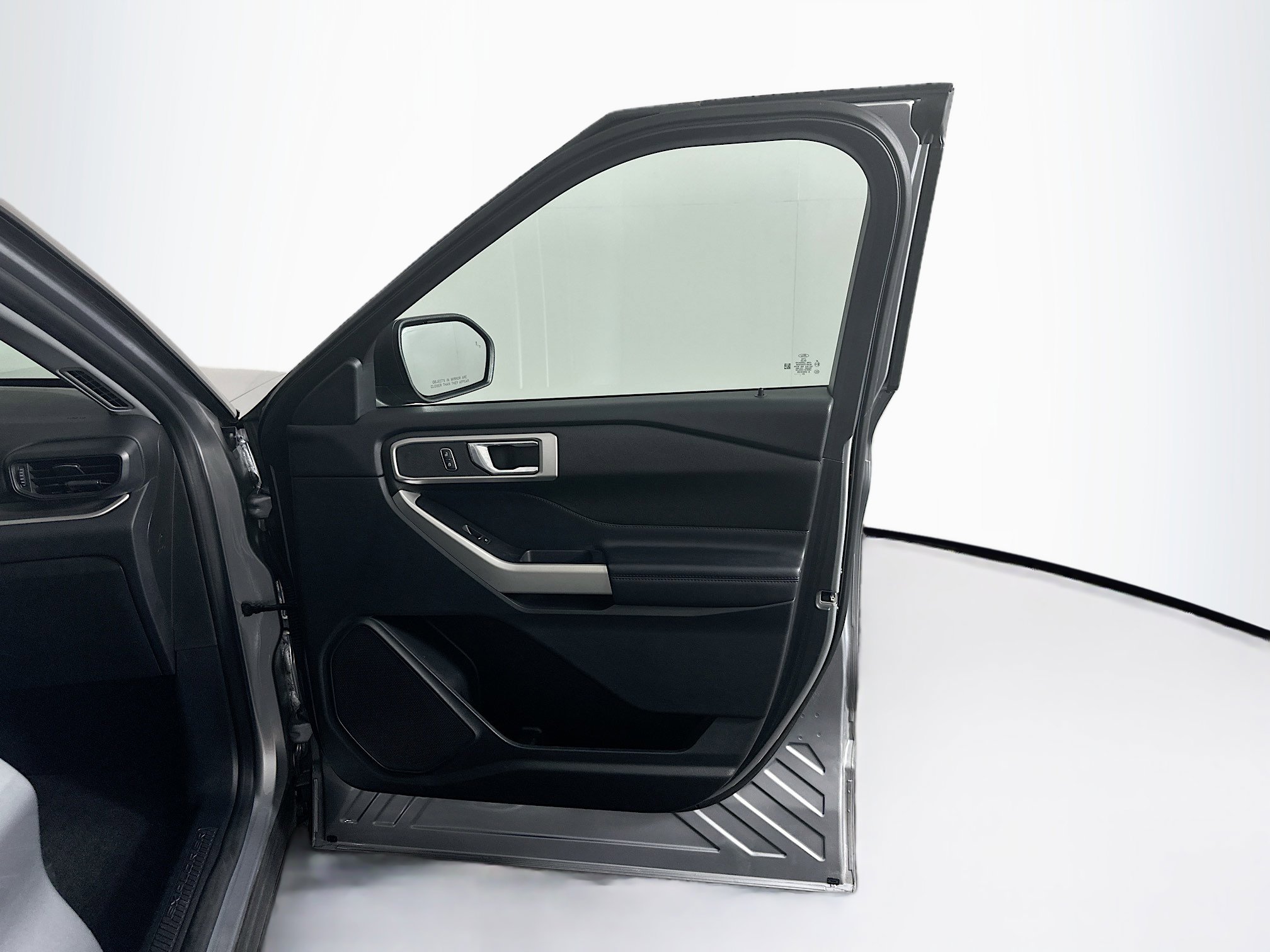Used 2020 Ford Explorer XLT image 34