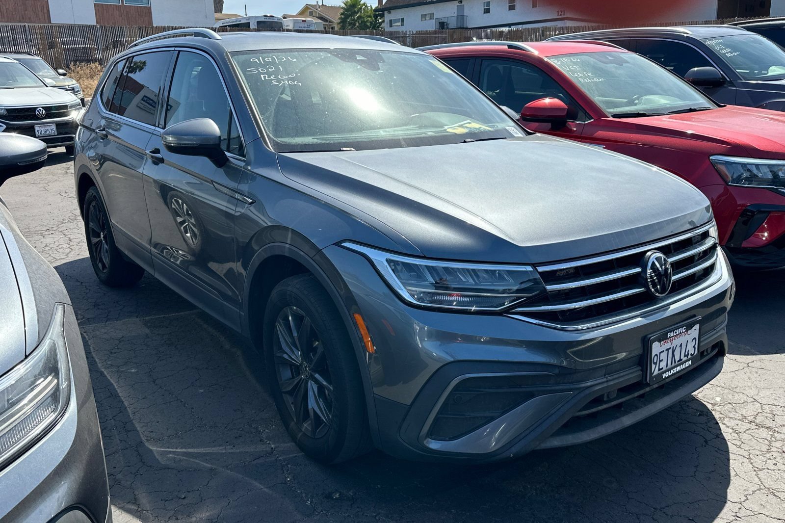 Used 2023 Volkswagen Tiguan SE FWD image 2