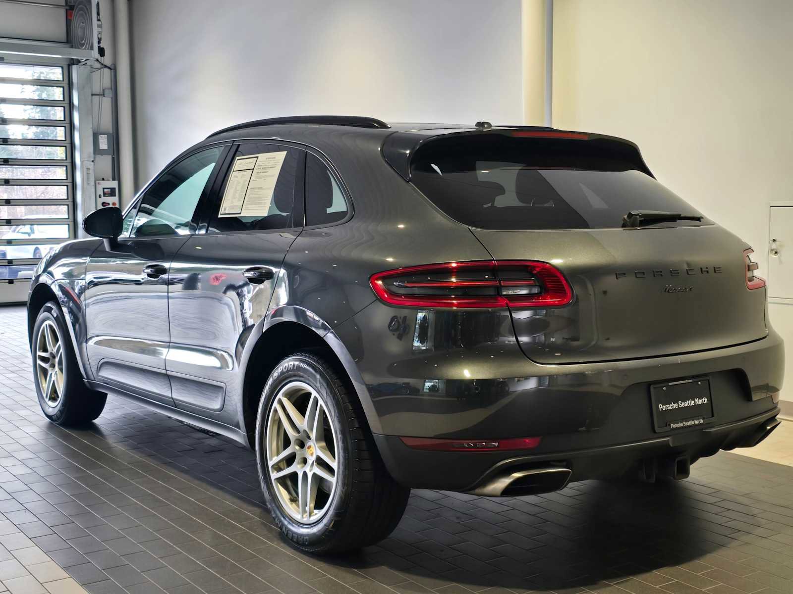 Used 2018 Porsche Macan image 3