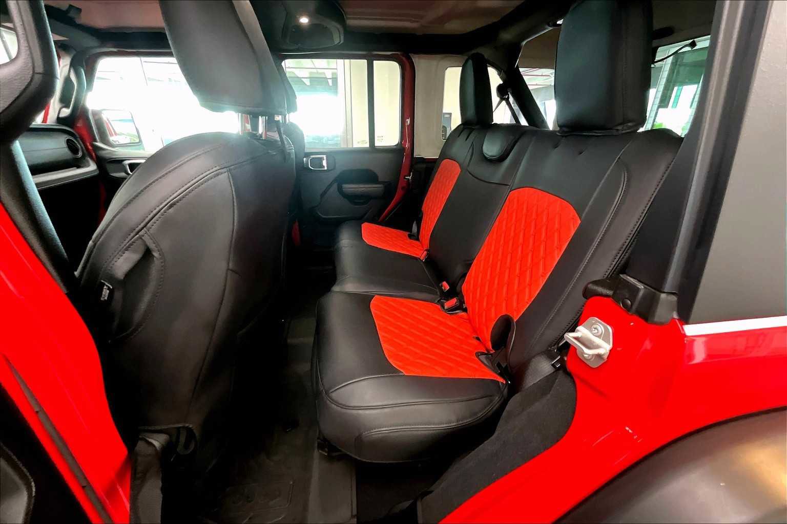 Used 2024 Jeep Wrangler Rubicon w/ XTREMEE 35" Tire Package image 18