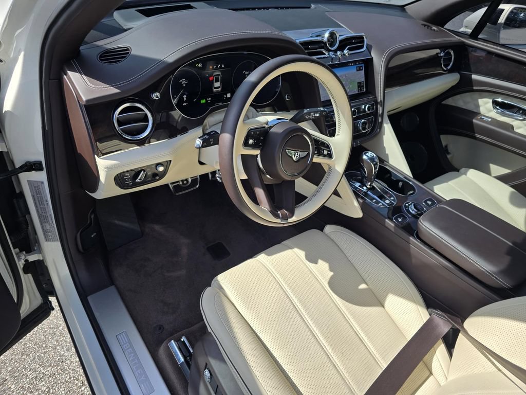 Used 2022 Bentley Bentayga AWD/4WD image 19
