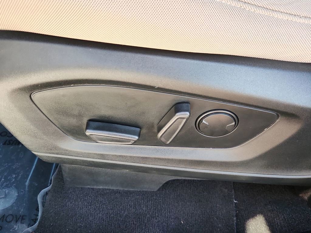 Used 2022 Ford Explorer XLT image 9