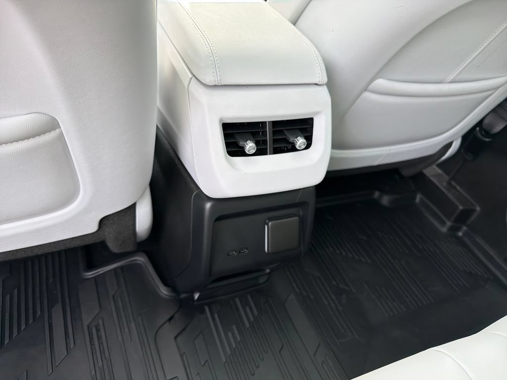 Certified 2025 Cadillac Optiq Sport 1 w/ LPO, Floor Liner Package AWD/4WD image 35
