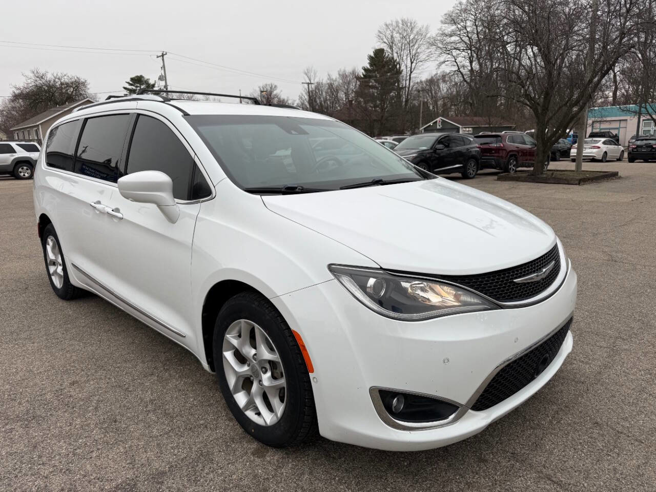 Used 2017 Chrysler Pacifica Touring-L Plus w/ Advanced Safetytec Group FWD image 7