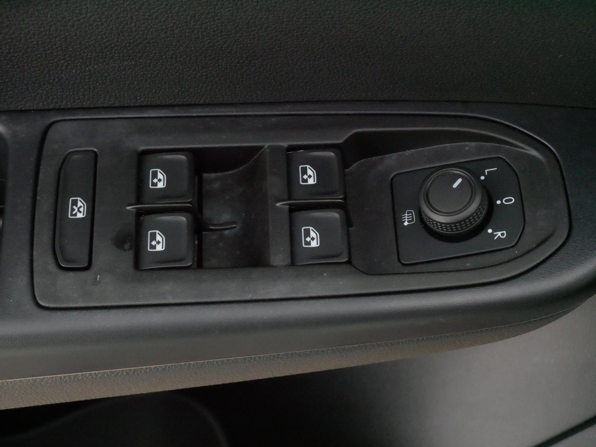 Certified 2024 Volkswagen Taos SE image 19